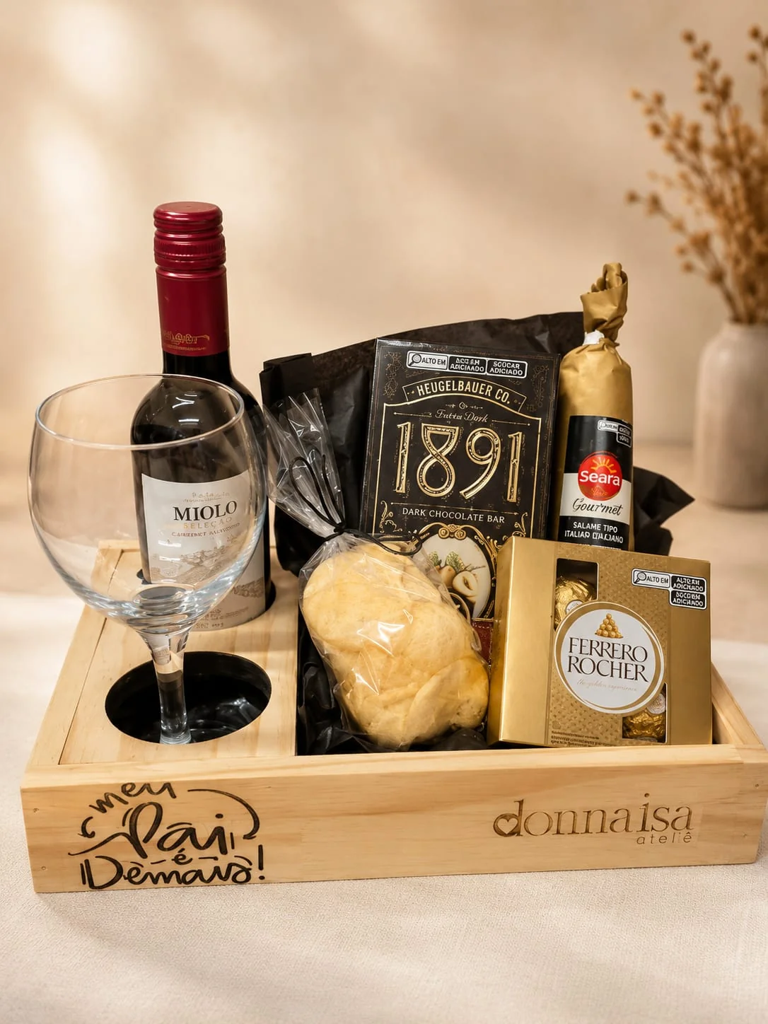 Kit masculino em caixa de madeira Meu Pai é Demais com bebida Miolo, taça, salame gourmet e chocolates