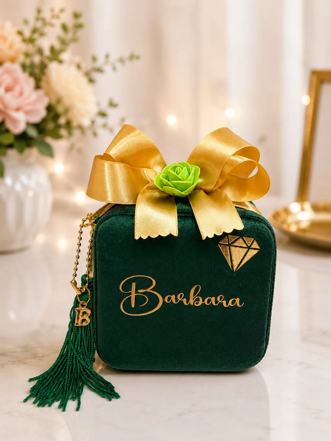 Porta-joias de veludo verde personalizado com nome Barbara em dourado e laço de cetim